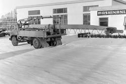 Lastebil, D-82495. Eier: Brumunddal Sementvarefabrikk. Bilde