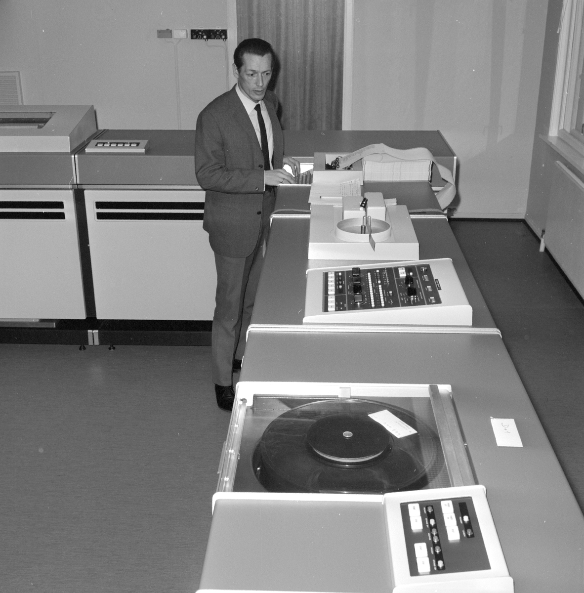 Berger Langmoen A. S. Brumunddal. EDB anlegg. Datamaskiner. Fridtjov Skaar.