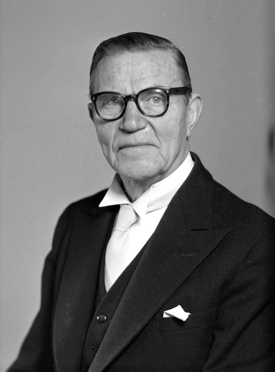 Lensmann Reidar Windju Halvorsen (1884-1969). Han var lensmann i Ringsaker i mer enn 30 år. I fra 1913 til 1940 og i fra 1945 frem til 1950. Han var også styreformann for Moelven Brug fra 1923 til 1964. I 1954 ble han slått til ridder av St. Olav.