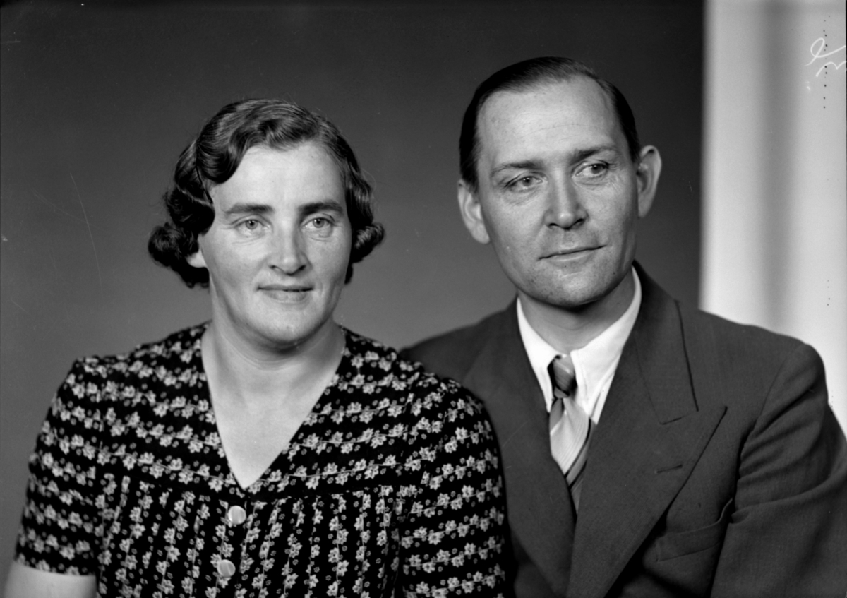 HERREDSKASSERER NESS M/ DAME, ENGERDAL. 