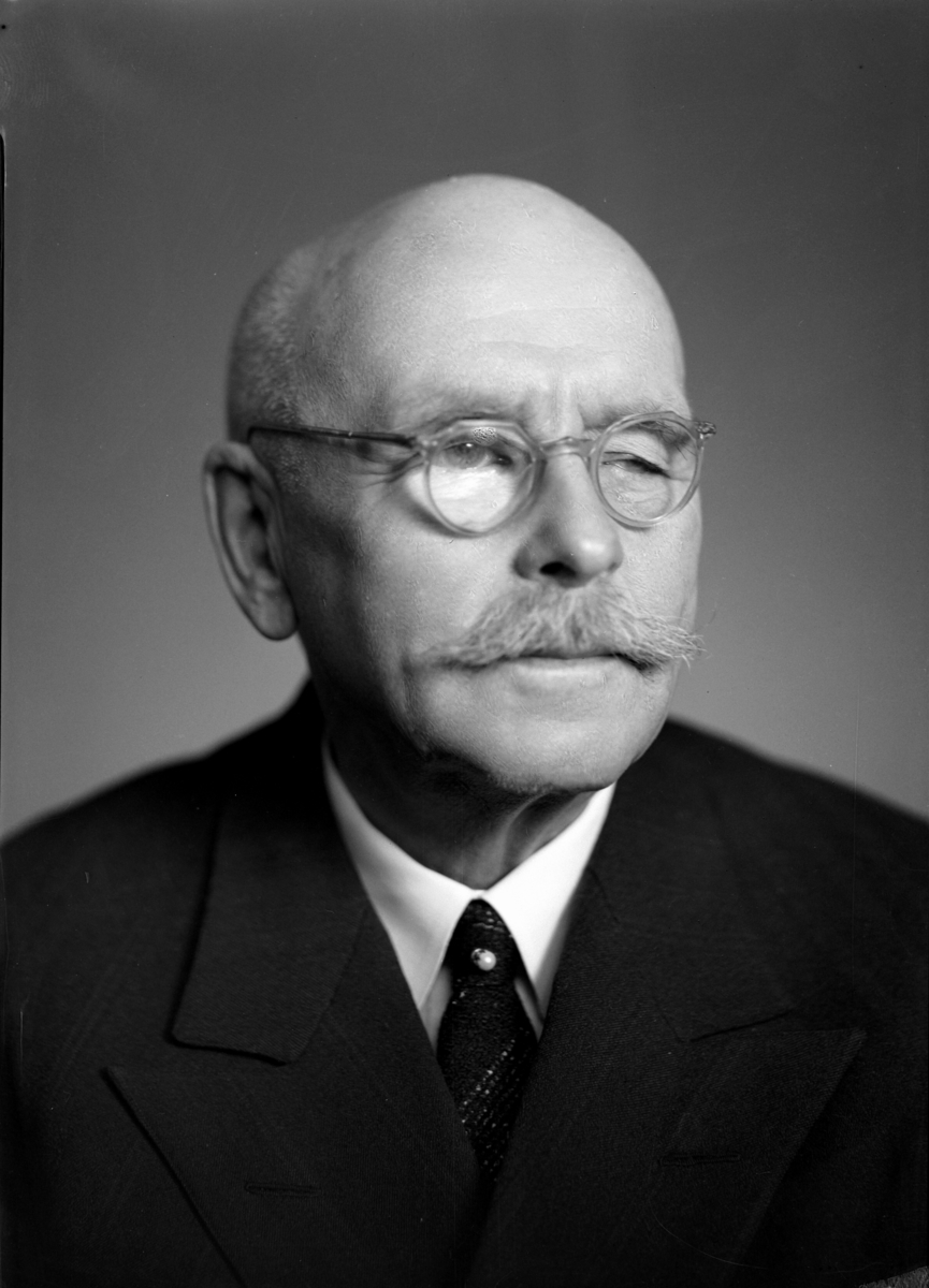 Hamar, ingeniør Johan Krefting (1869-1950), direktør for Hamar Jernstøberi og Mekanisk Verksted fra 1895 til 1917, etablerte egen bedrift da han tok over Norseng Vognfabrikk på Martodden i 1924 til Kreftings Verksted i Kornsilovegen 58,