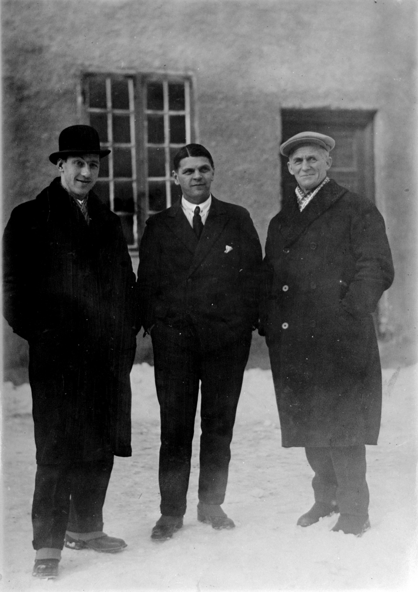 Stange, Fjetre, skøyeløpere: Arve Sinnerud, Aage Johansen og Peter Sinnerud,