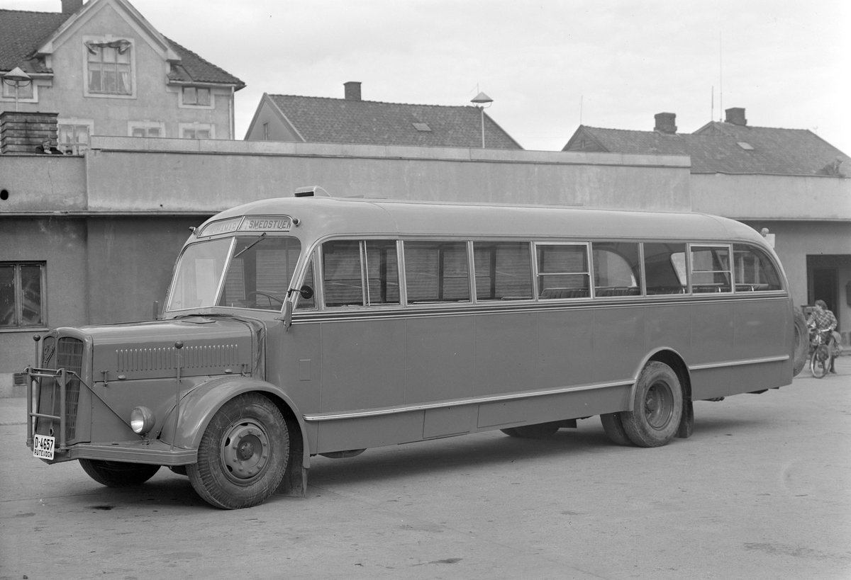 Hamar, Østre Torg, rutebilstasjonen, A/S Mjøsa Bilruter, buss med registreringsnummer D-4657, rutebil for Hamar- Smedstuen på Nes
