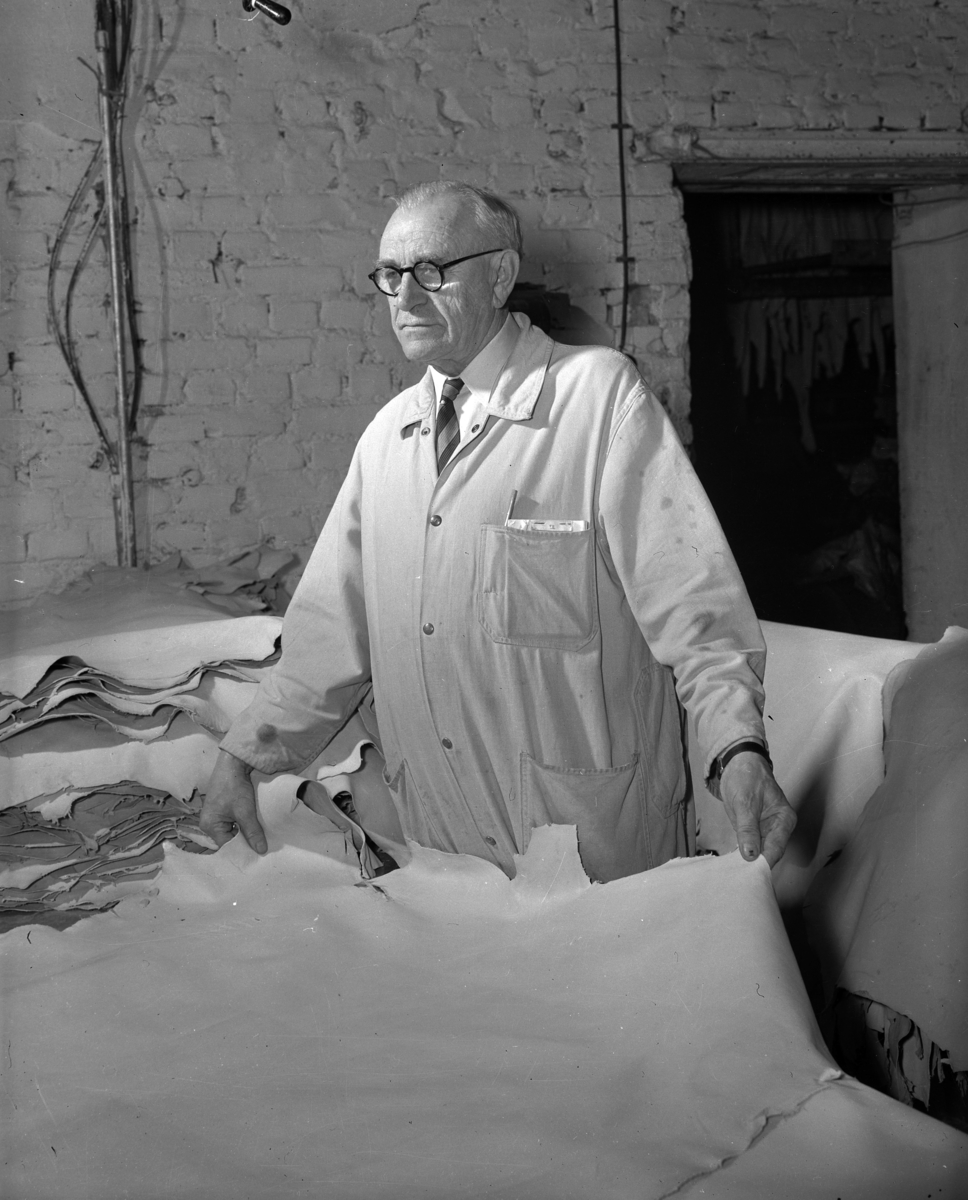 Hamar, Grønnegata 94, O. Kirkebye & Sønner A/S, interiør garveri og lærfabrikk, innehaver og garver Ole Kirkebye (1897-1959)