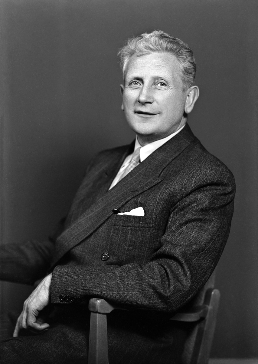 Dr. Einar Lundby, portrett. Einar Lundby ble født 31. mai 1894 i Furnes