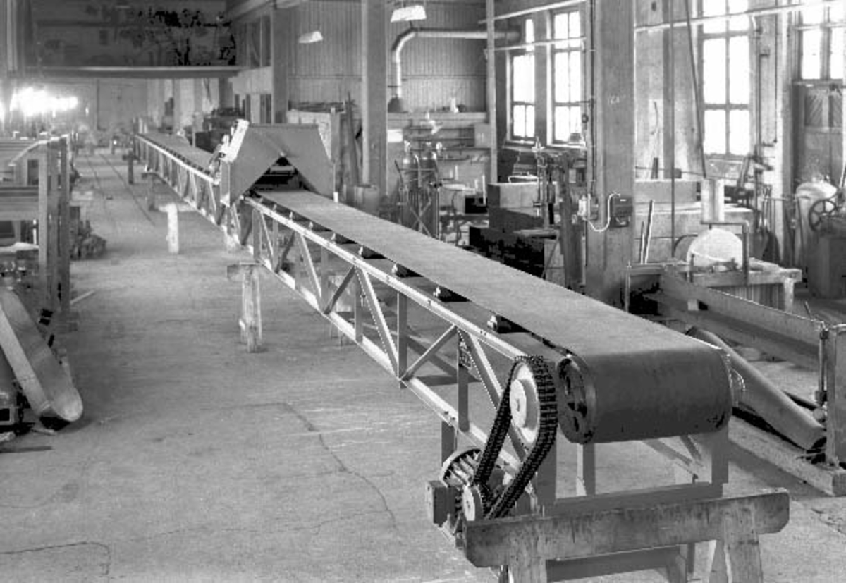 Brumunddal, Globus Maskinfabrikk, 20 meter langt transportbånd,