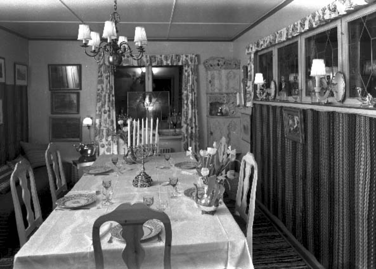 Hamar, Agnes Rostad Engen, foto i hjemmet, brudepar