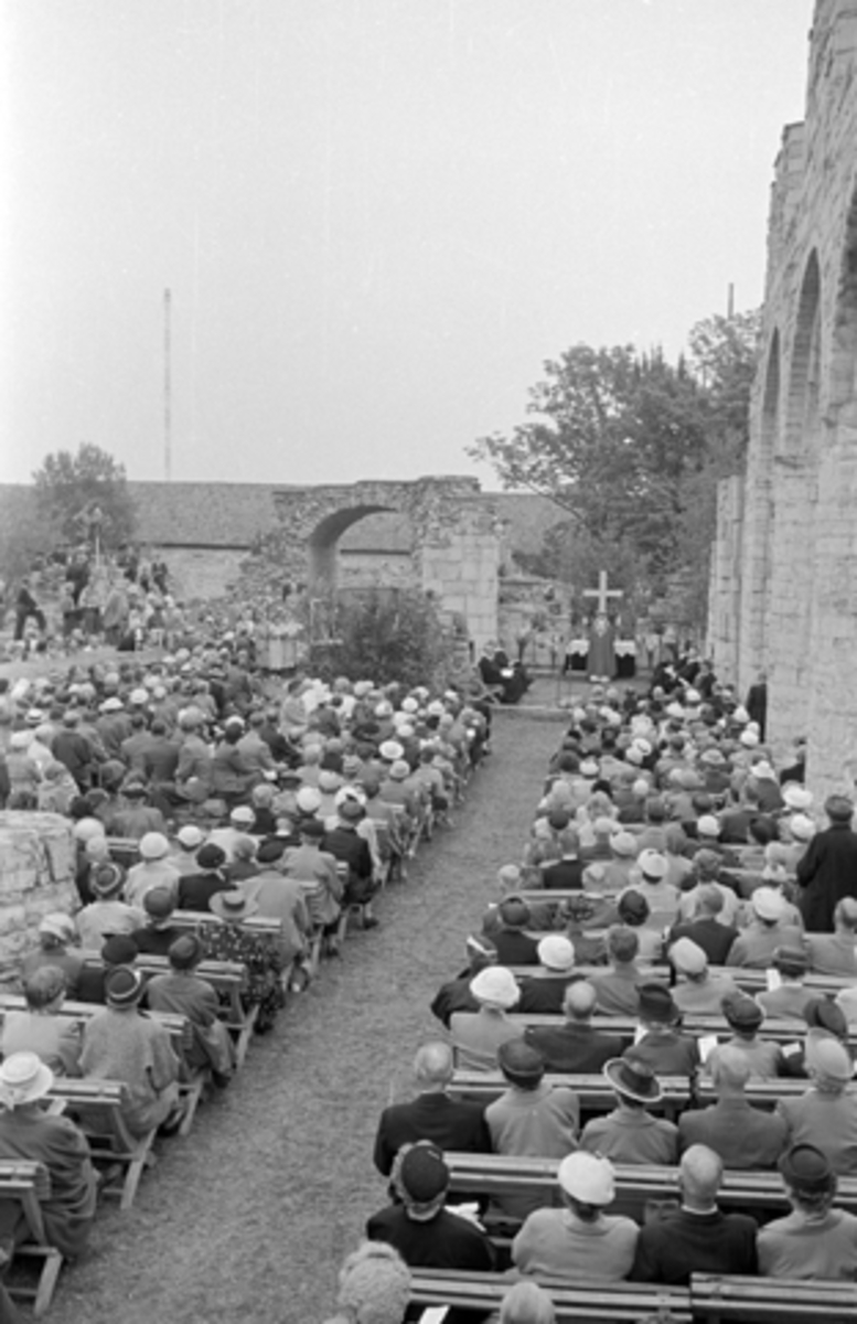 Hamar, Domkirkeodden, Domkirkeruinen, Hamardagen 1955, Hamar bispestol 800 år, festgudstjeneste, biskop Kristian Schjelderup,