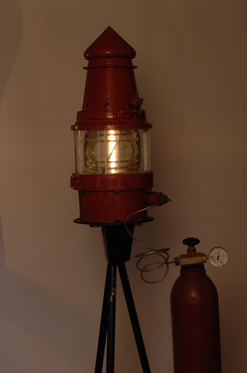 Aga gasslanterne med lys. Aga klippapparat og lys frå acetylengass