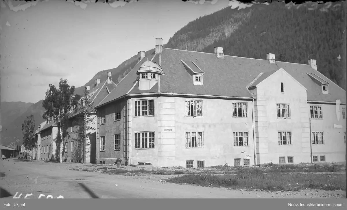 Murgården "Paradiset" i Tinngate - krysset Østbygdensgate.