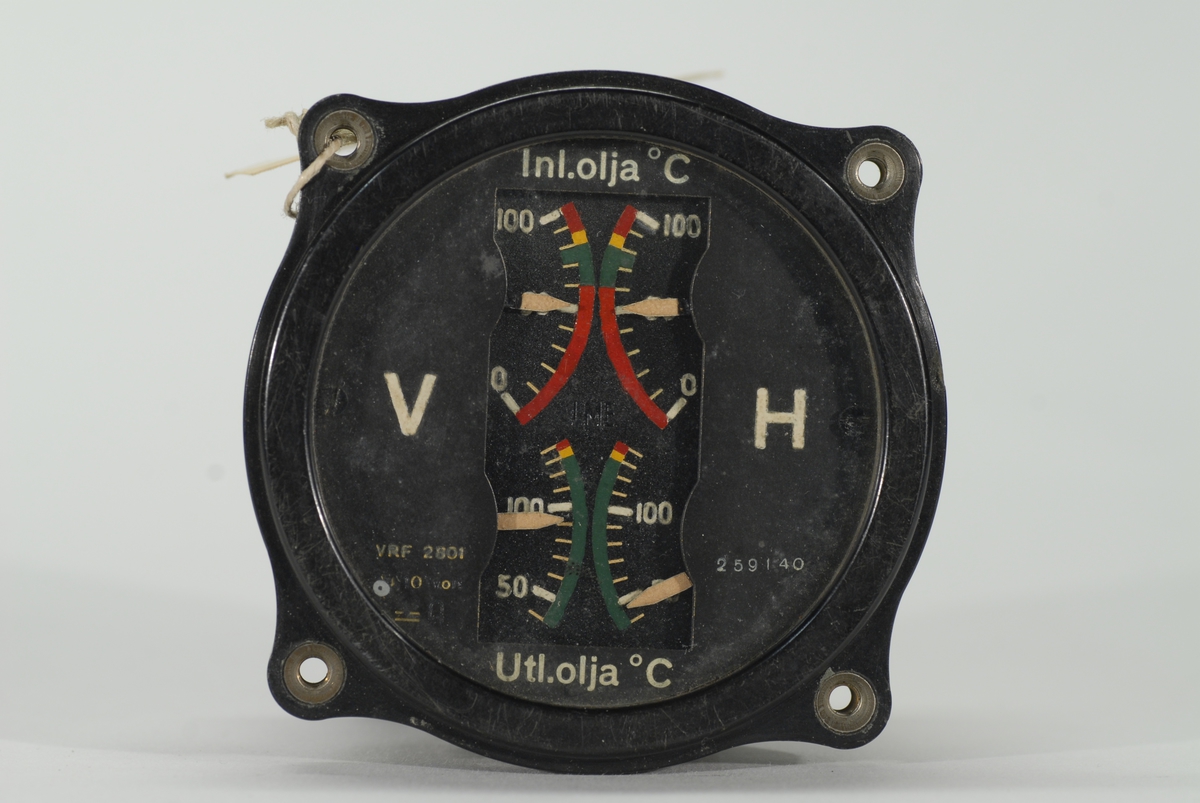 Oljetempindikator VRF 2601 med fyra mätare. två för varje motor, en för utl. olja samt en för inl. olja. Alltså två mätare för varje motor. 1 st utl. olja samt inl.olja.