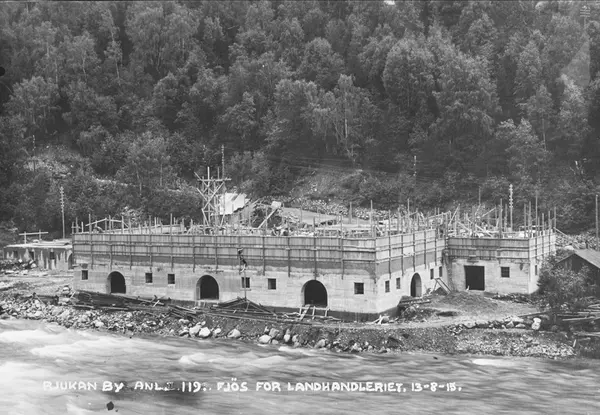 Rjukan by anl. 119. Fjôs for landhandleriet. 13-8-15.