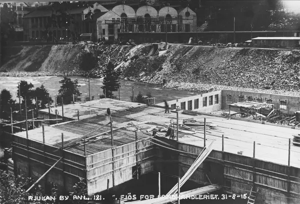 Rjukan by anl. 121. Fjôs for landhandleriet. 31-8-15.