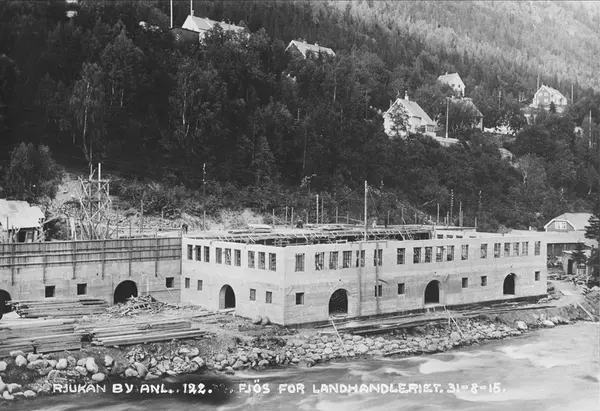 Rjukan by anl. 122. Fjôs for landhandleriet. 31-8-15.