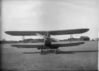 Flygplan Heinkel HD 35 på marken på Malmen.