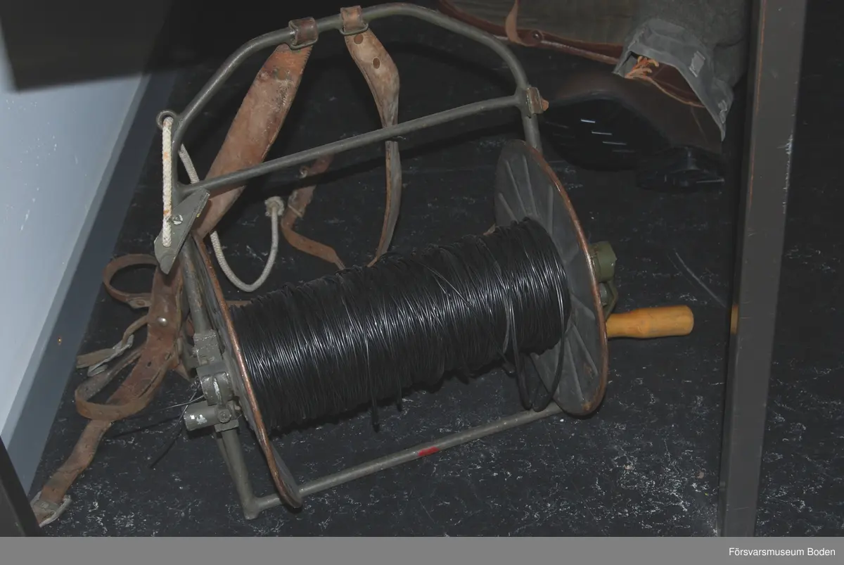 Rullen försedd med telefonkabel DL (tvåledare).