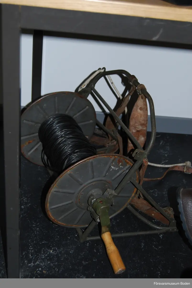 Rullen försedd med telefonkabel DL (tvåledare).