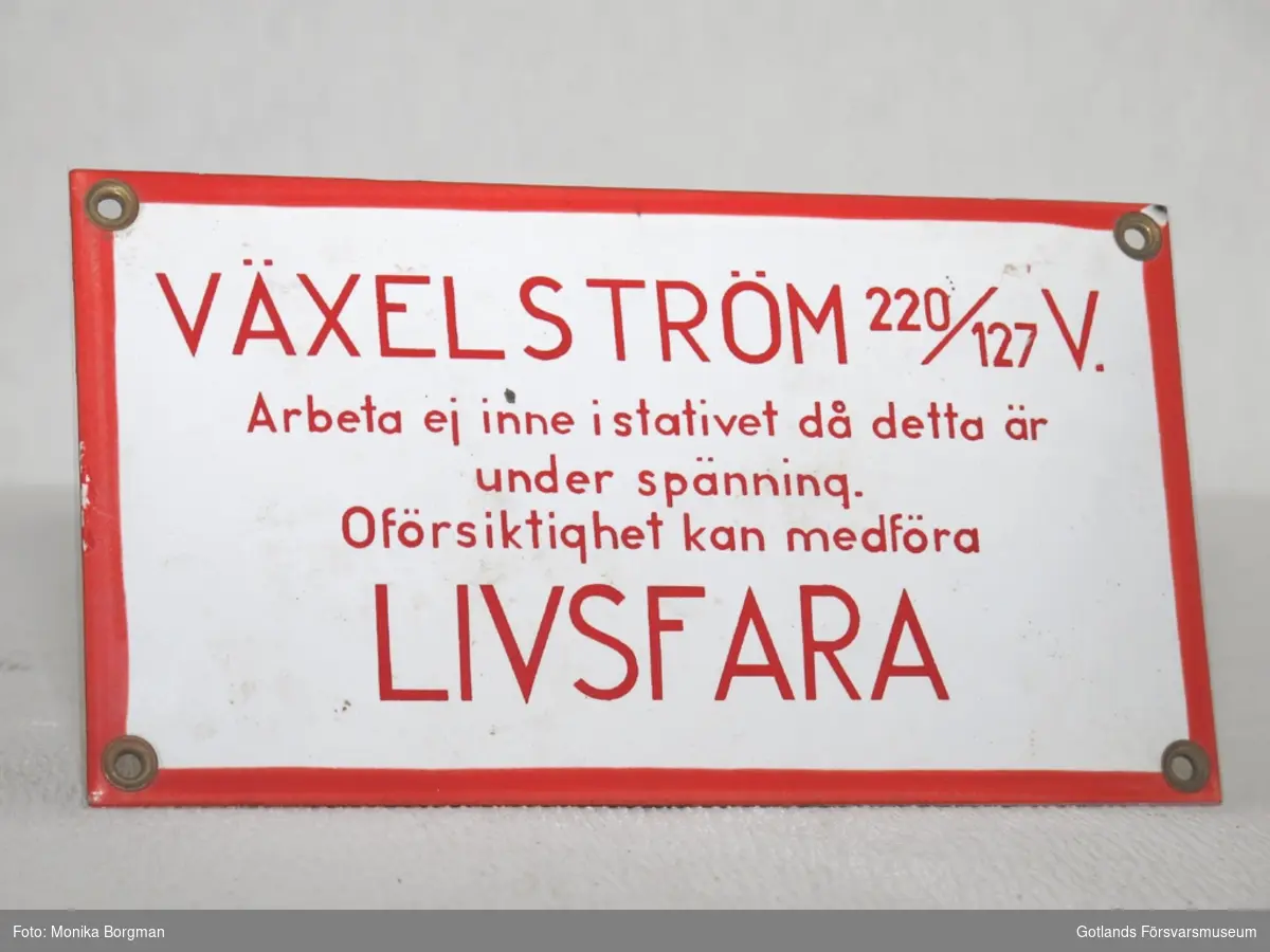 Emaljskylt.
Växelström 220/127 V