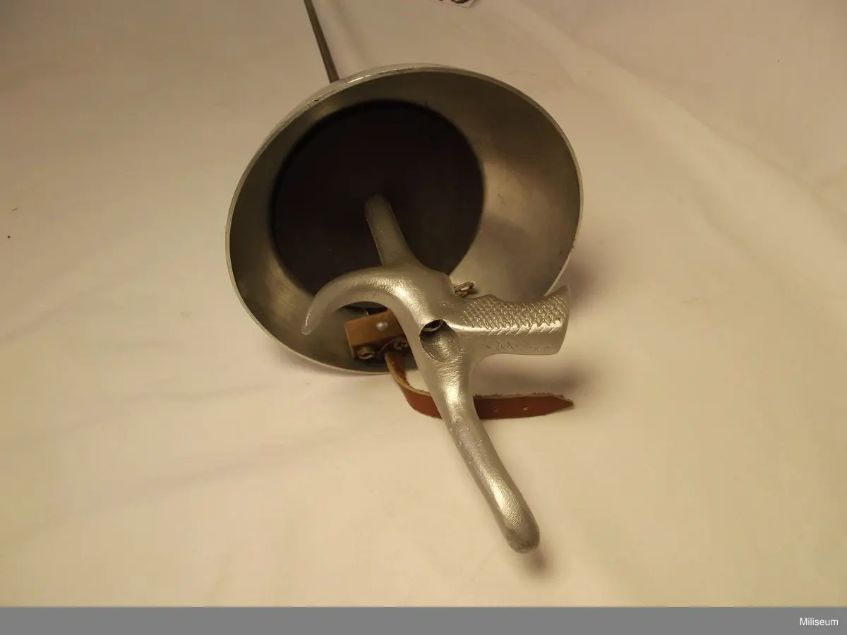 Fäktvärja med spetsskydd av mässing.