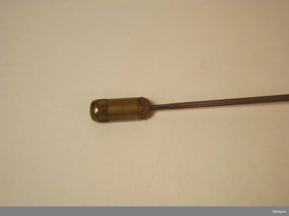 Fäktvärja med spetsskydd av mässing.