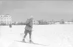 Skidtävling 1929 med start och mål söder om K 3 kasern, observera de långa stavarna.