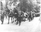 Överste C E Knös begravning 22/7 1936. Kistan på väg från Sankta Helenas kyrka.