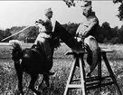 Ridskolan 1922, övning i sabelfäktning till häst.