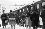 Officersaspirantskolan vid K 3 i Skövde 1929-30. Vinterövningar i Duved 1930. Lastning på  Skövde järnvägsstation.