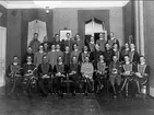 Officersaspirantskolan vid K 3 i Skövde 1929-30. Lennart Engerby son till Furir Gunnar Andersson/Engerby, som var instruktör på officersaspirantskolan sitter 3.dje från höger.