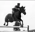 På tävlingsbanan öster om K 3 kasern Skövde. Melker Wernstedt, officer vid K 3 1932 - 1940.