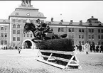 Hoppning på K 1 kaserngård i Stockholm.