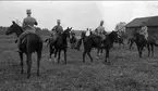 Nedanstående kavalleriofficerare avlade officersexamen på Karlberg 1923 och gick därefter ridskolan på Strömsholm 1924-25. Carl-Axel Stackelberg K 1, Sven Littorin K 3, Nils Frost K 4, Sven Axel Torén K 5, Carl Otto Smith K 6, Erik Wikland K 6. Beredda för jaktritt.