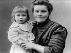 Porträtt av okänd kvinna med barn