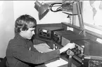 Signalregementet S 2, verksamhetsår 1984. Radioamatörer når så långt han vill med SL 6 AL.