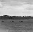 Uppvisningar från Fallskärmsjägarskolans dag år 1964 på Flugebyn, Karlsborg.