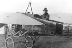 1916. Löjtnant Hedenstjrrna i flygplanet Blériot.