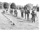 Fallskärmsjägarskolan Karlsborg i början av 1960-tal. Förberedelse inför fallskärmshoppning.