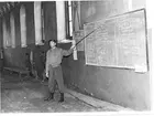 Fallskärmsjägarskolan Karlsborg början av 1960-tal.Träning i landningsteknik.