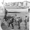 Fallskärmsjägarskolan Karlsborg 1959.Inför fallskärmshoppning.