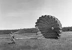 Fallskärmsjägarskolan i Karlsborg 1957.Hoppning.