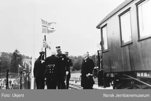 Kong Haakon tas i mot på Kristiansand stasjon