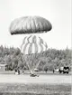 Fallskärmsjägarskolan i Karlsborg 1956.Landning reserv.