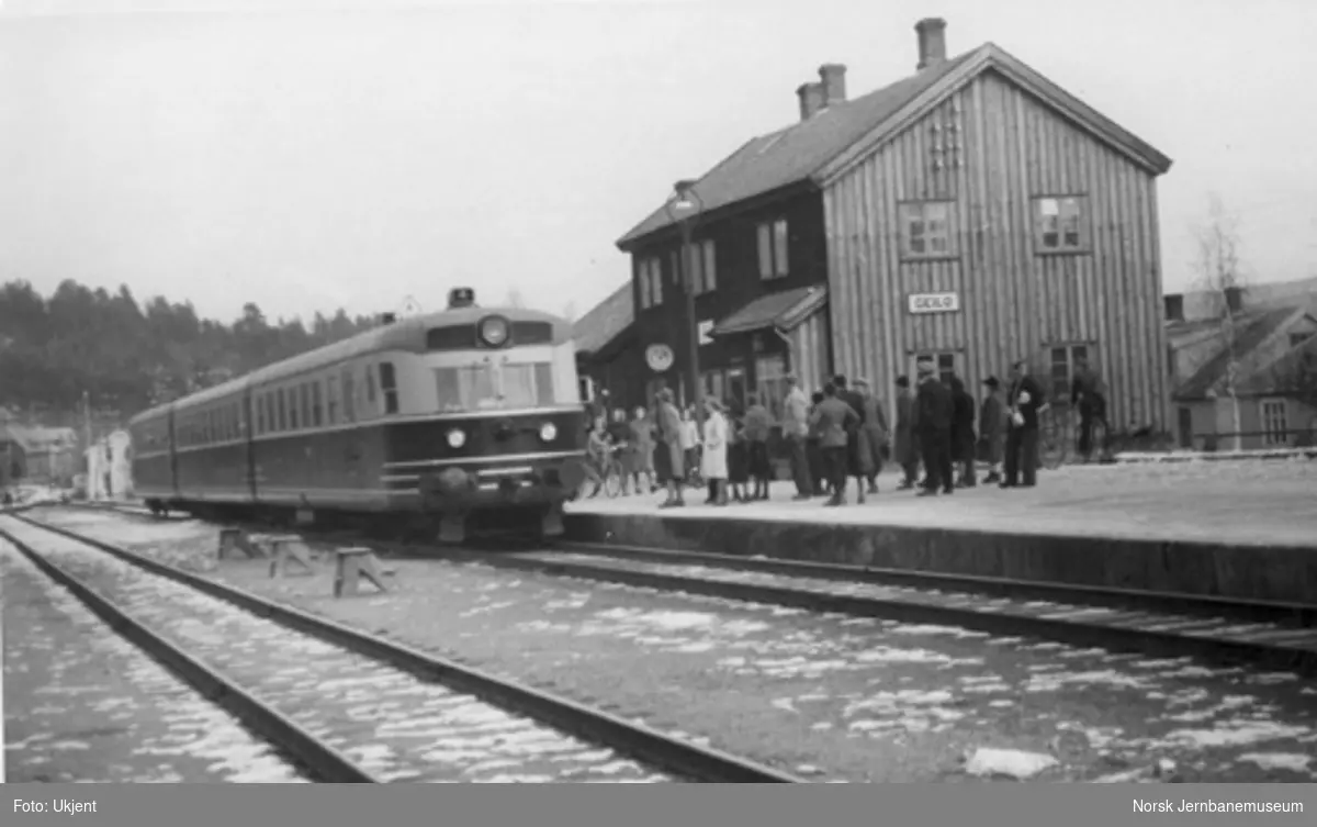 Geilo stasjon med "Bergensekspressen"