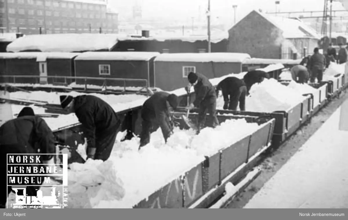 Snørydding på Oslo Ø i februar 1966