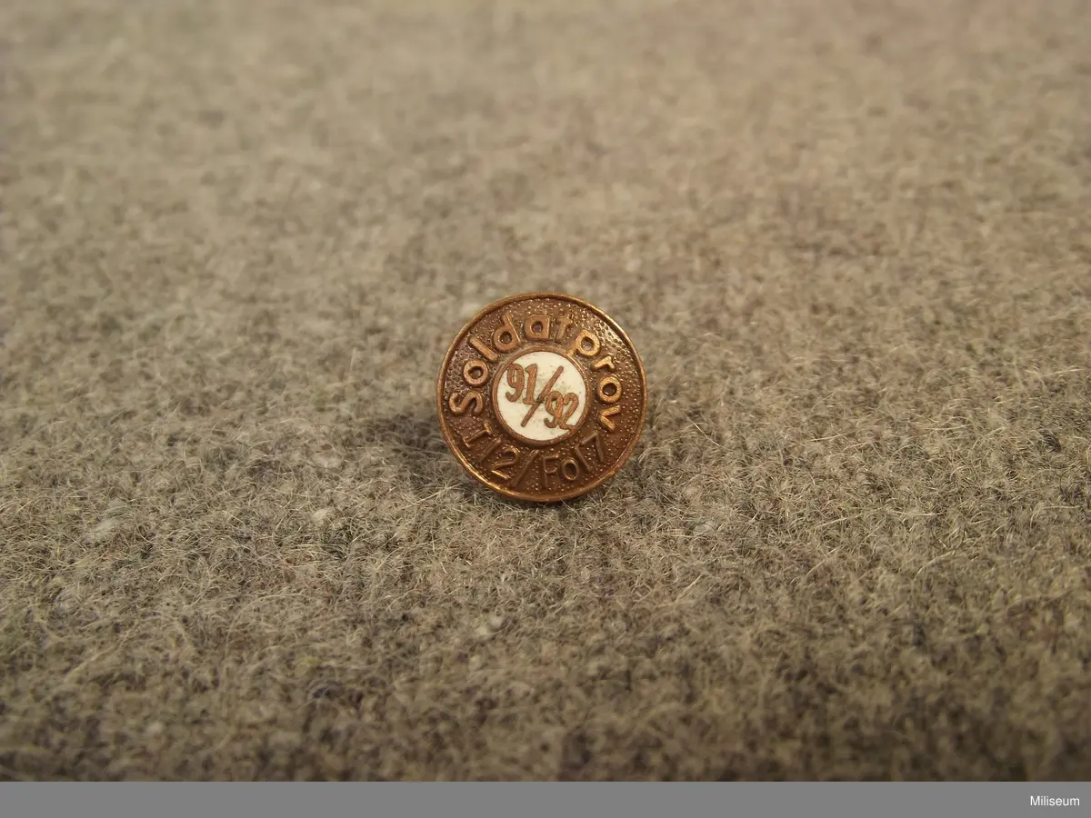 Diverse soldatprovsmärken tagna av Petter Möller, Jönköping.
5 st soldatprovsmärken, samt 1st jubileumsmärke till Nijmegenmedaljen.
- Soldatprov I 12/Fo 17 88/89
- Soldatprov I 12/Fo 17 89/90 
- Soldatprov I 11/Fo 16-18 90/91
- Soldatprov I 12/Fo 17 90/91  
- Soldatprov I 12/Fo 17 91/92
- Nijmegenmarschen 75 år.