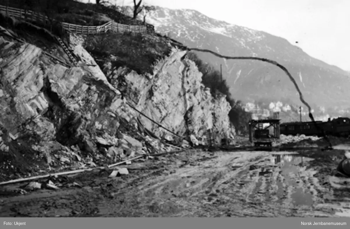 Bergen stasjon : fjellet ved Sejersberget tunnel under bortsprengning