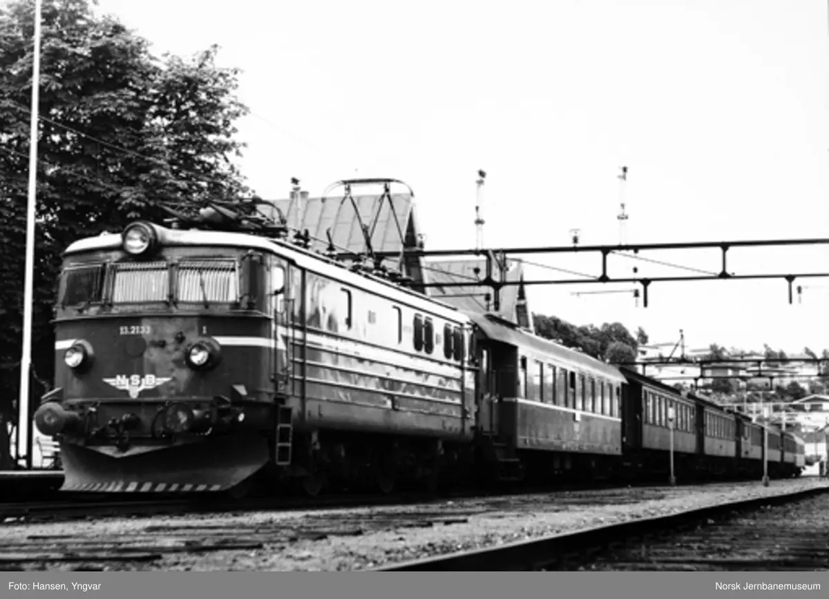 Pendlertog til Oslo, kalt "Ormen lange", på Moss stasjon