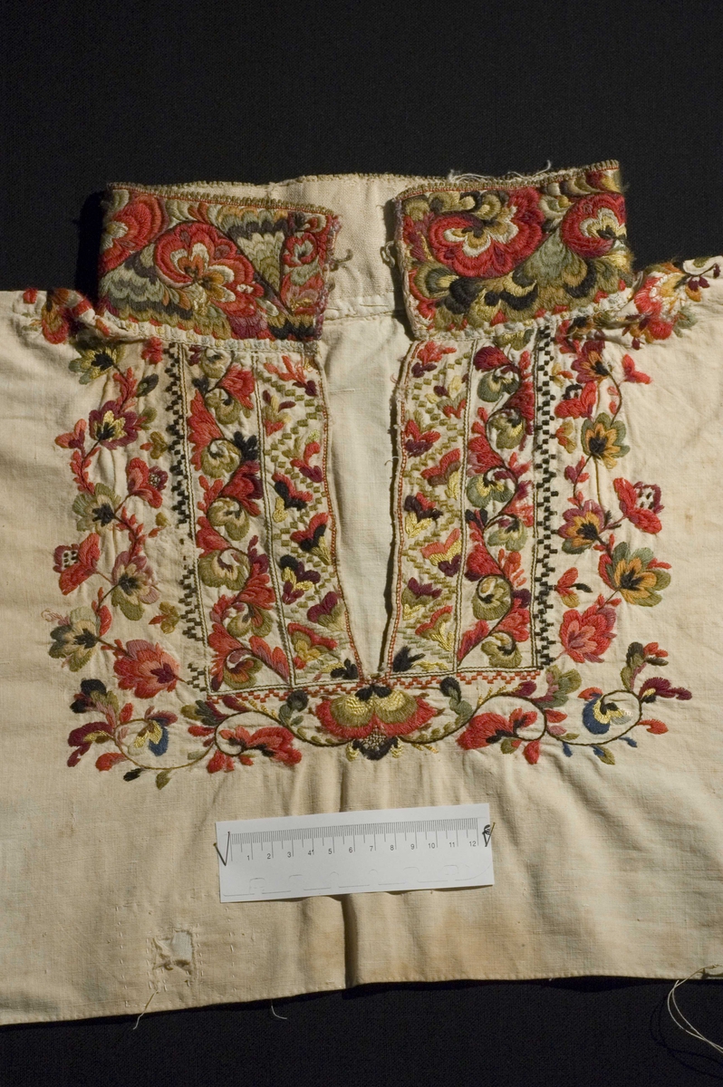 Skjorte ca 1800-1850 Aust-Telemark