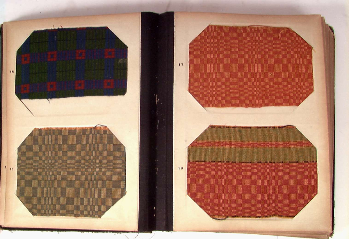 Bok med prøver på møbelstoff