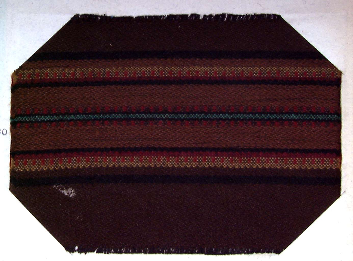 Bok med prøver på møbelstoff